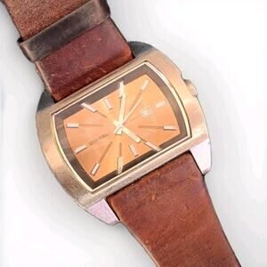 Diesel DZ1114 Men’s Watch – Bold Style with Leather Strap